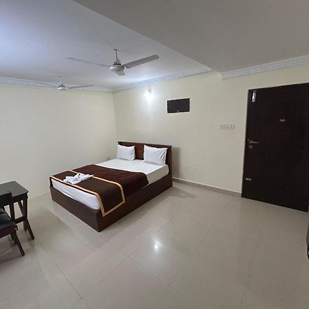 K V Suites Kochi Bagian luar foto