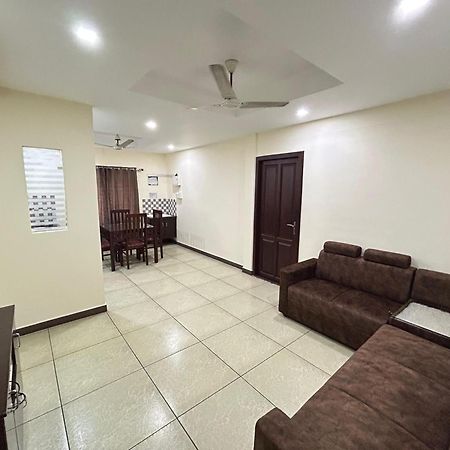 K V Suites Kochi Bagian luar foto