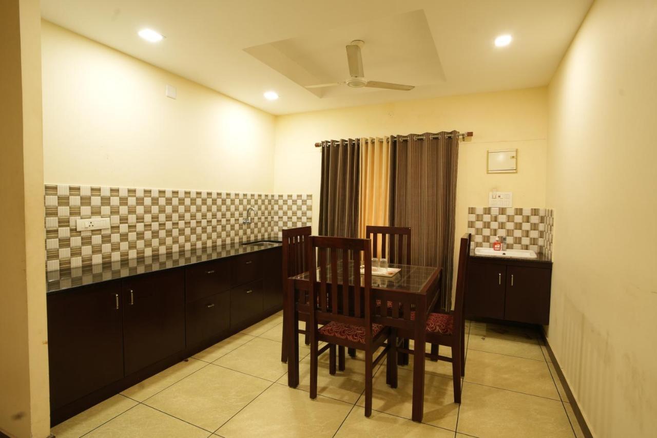 K V Suites Kochi Bagian luar foto