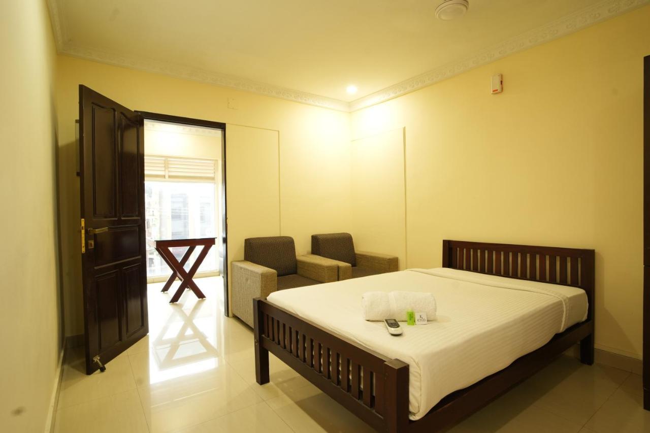 K V Suites Kochi Bagian luar foto