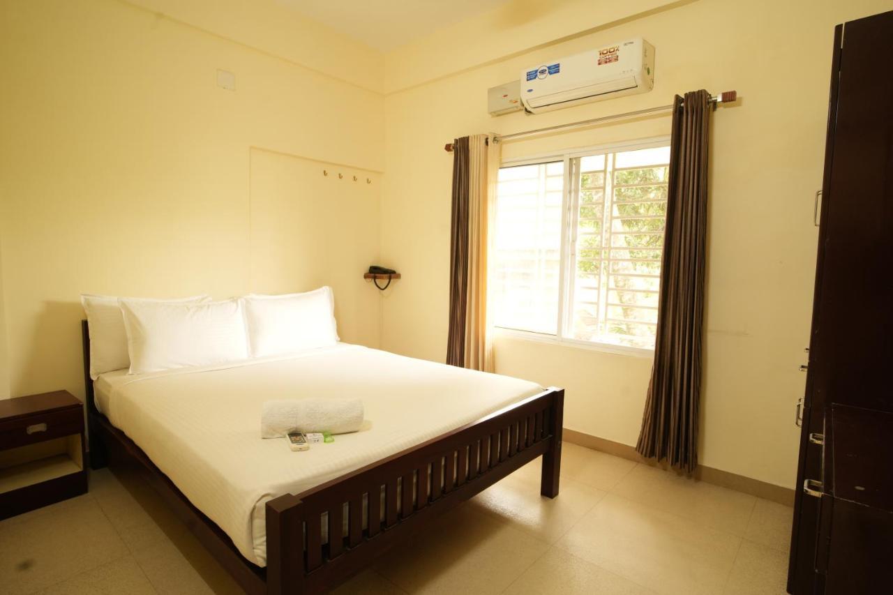 K V Suites Kochi Bagian luar foto