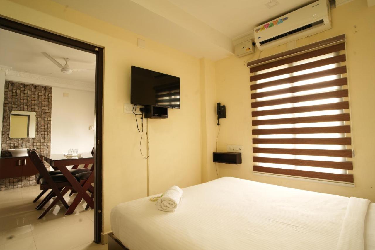 K V Suites Kochi Bagian luar foto