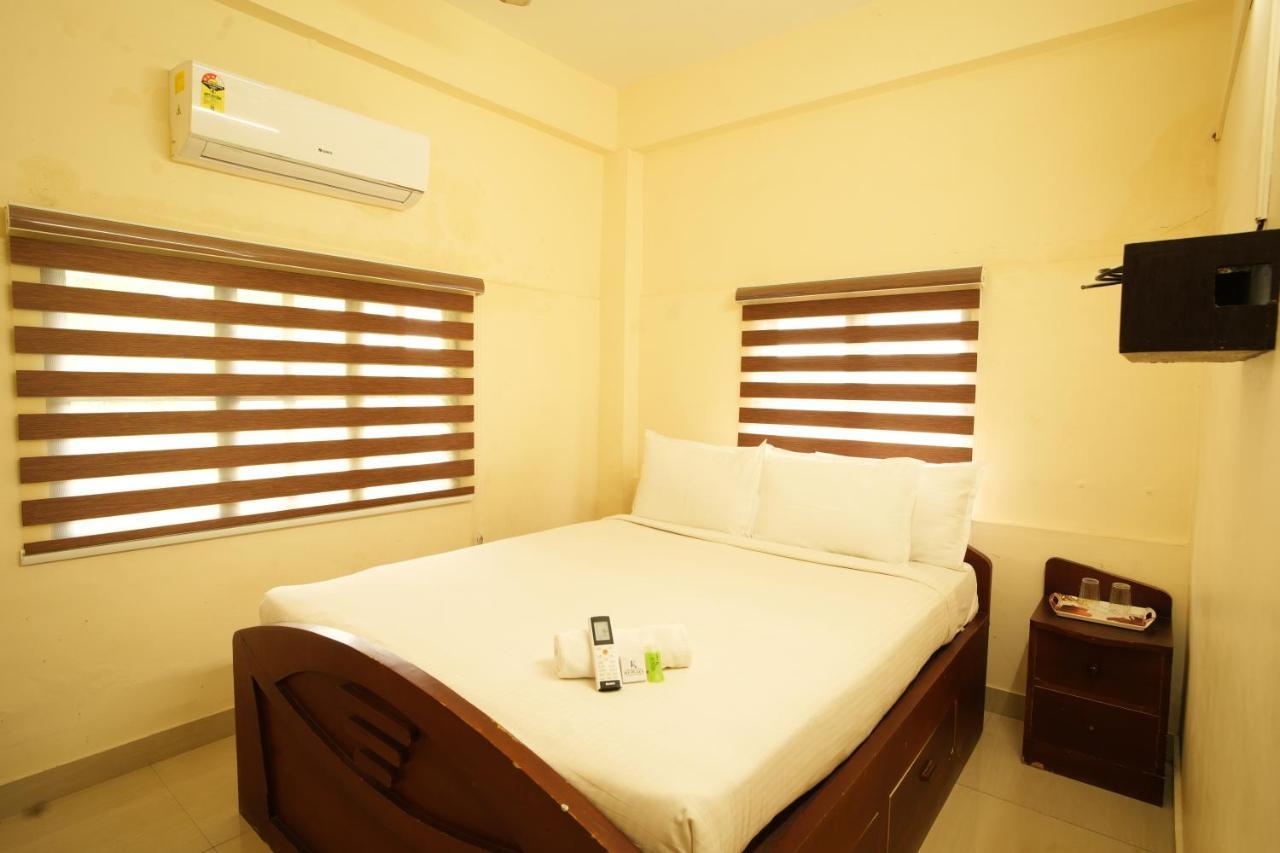K V Suites Kochi Bagian luar foto