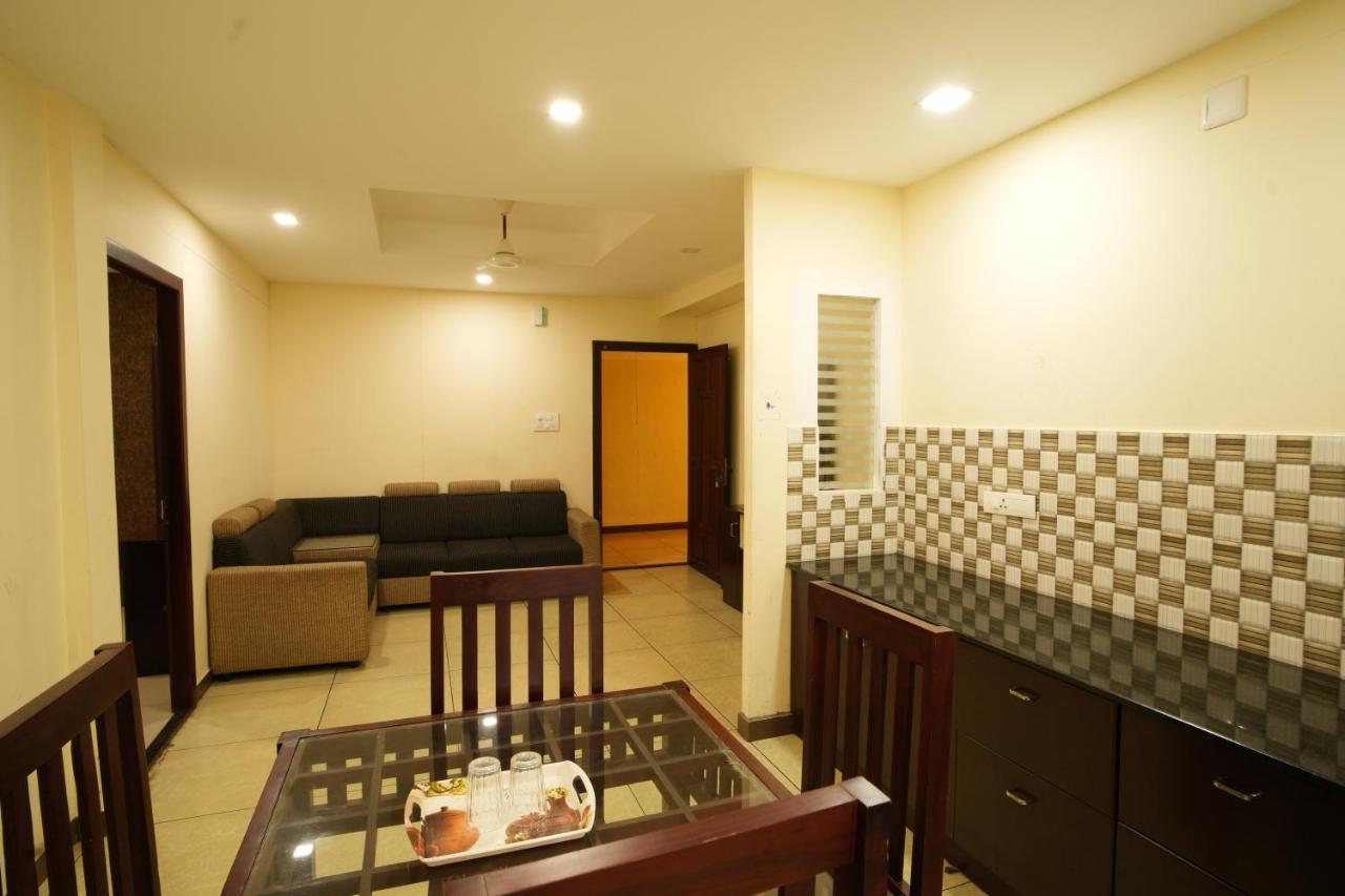 K V Suites Kochi Bagian luar foto