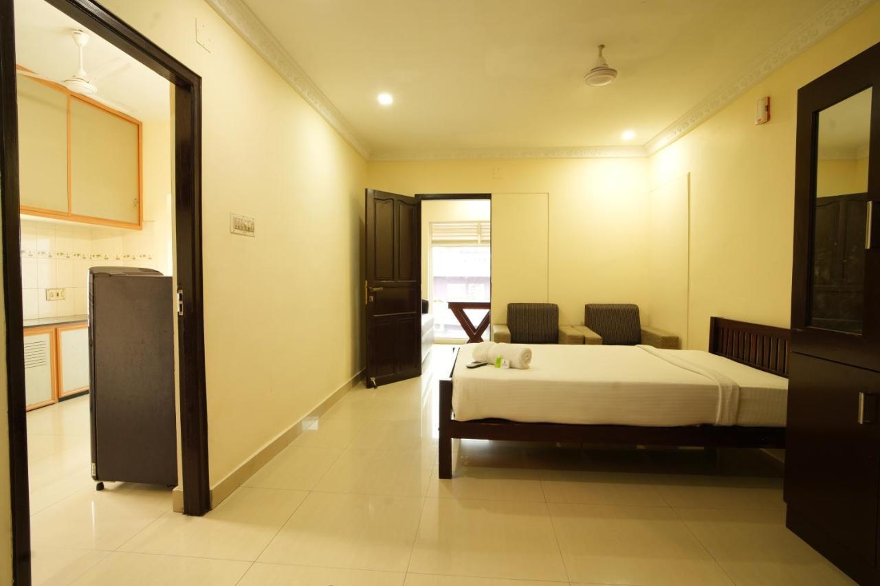 K V Suites Kochi Bagian luar foto