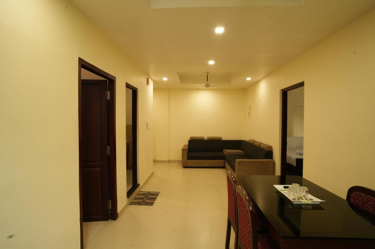 K V Suites Kochi Bagian luar foto