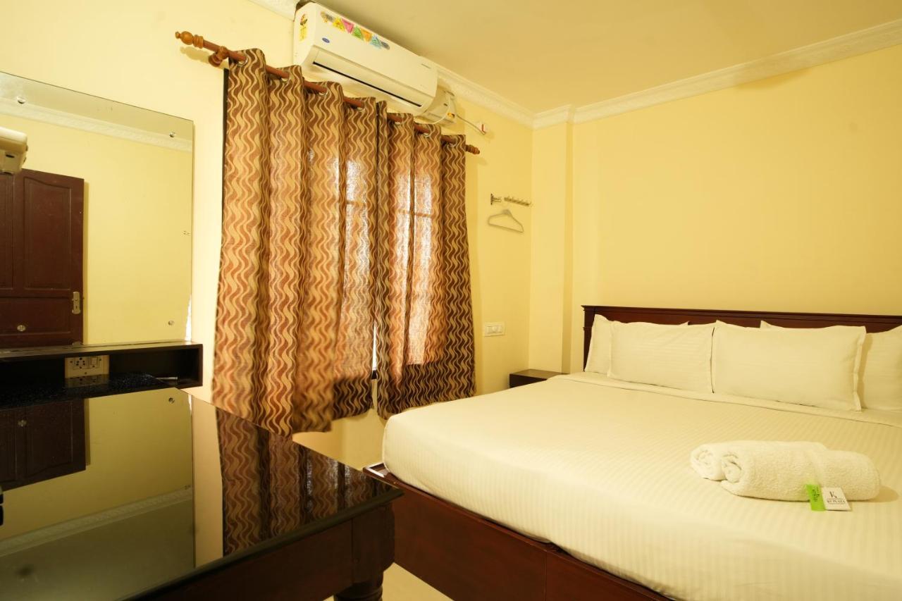 K V Suites Kochi Bagian luar foto
