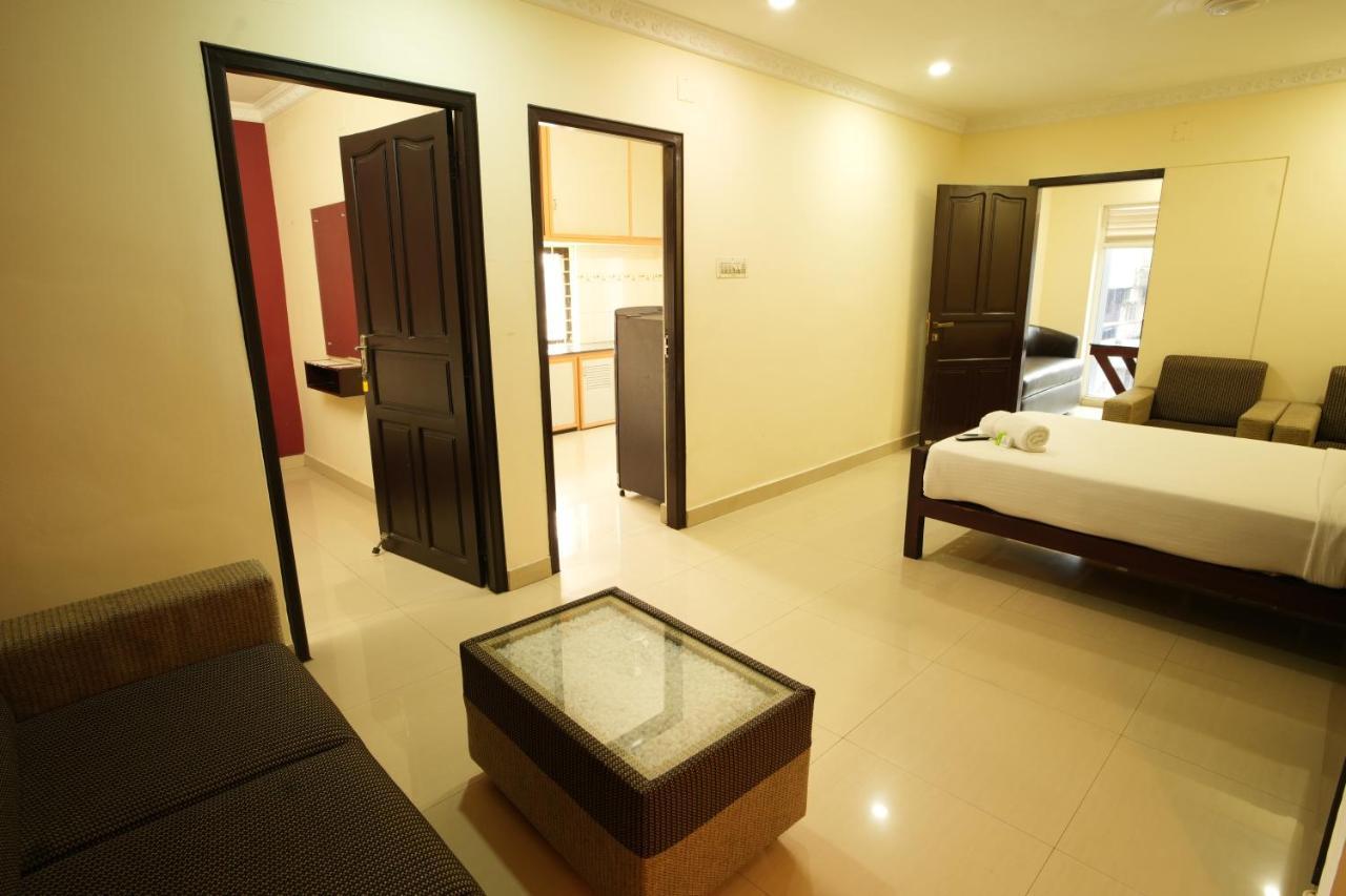 K V Suites Kochi Bagian luar foto