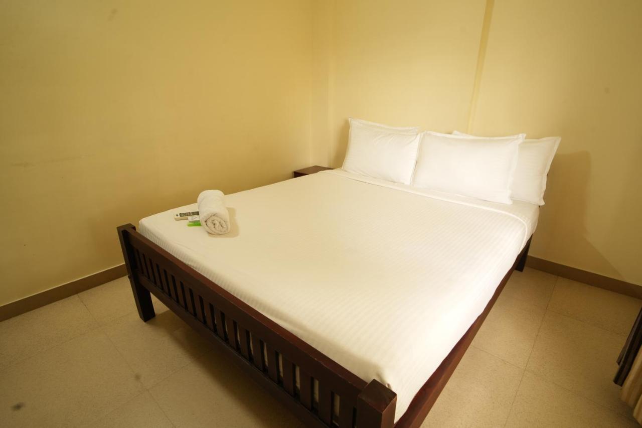 K V Suites Kochi Bagian luar foto