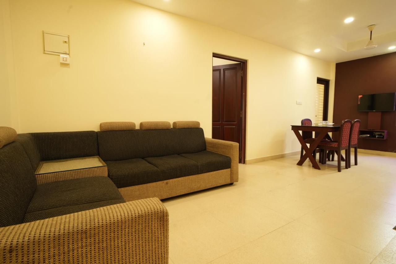 K V Suites Kochi Bagian luar foto