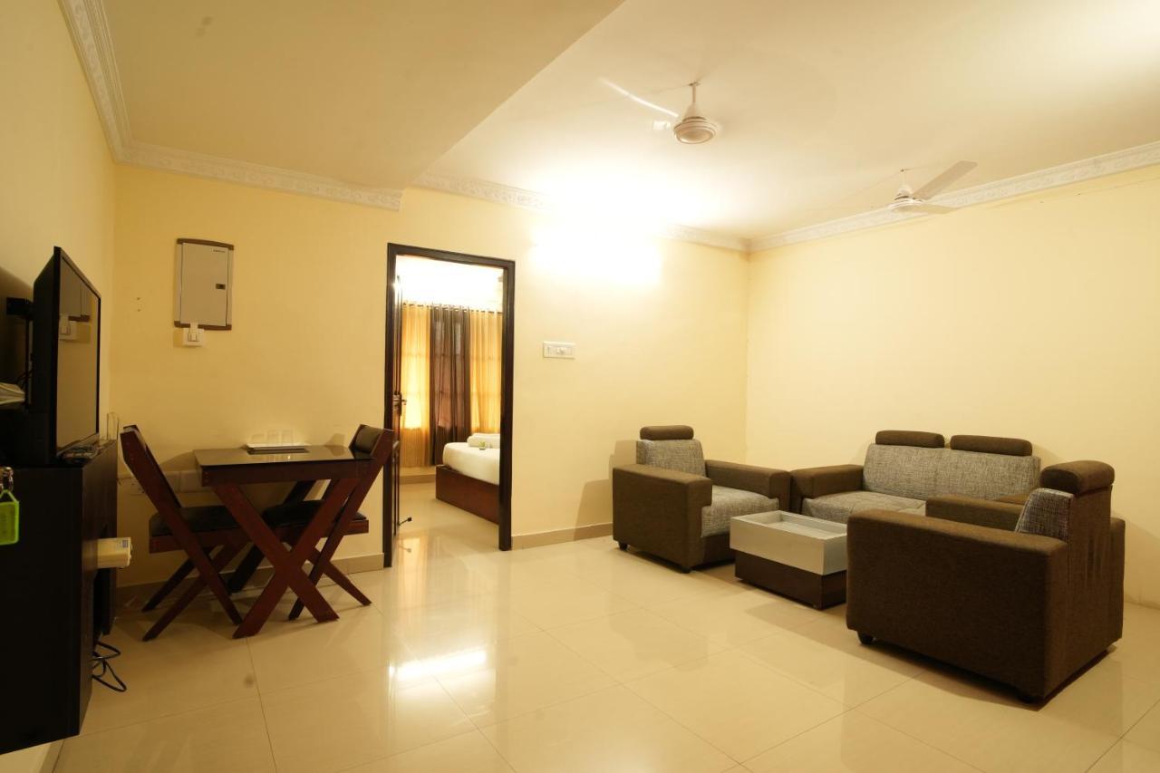 K V Suites Kochi Bagian luar foto