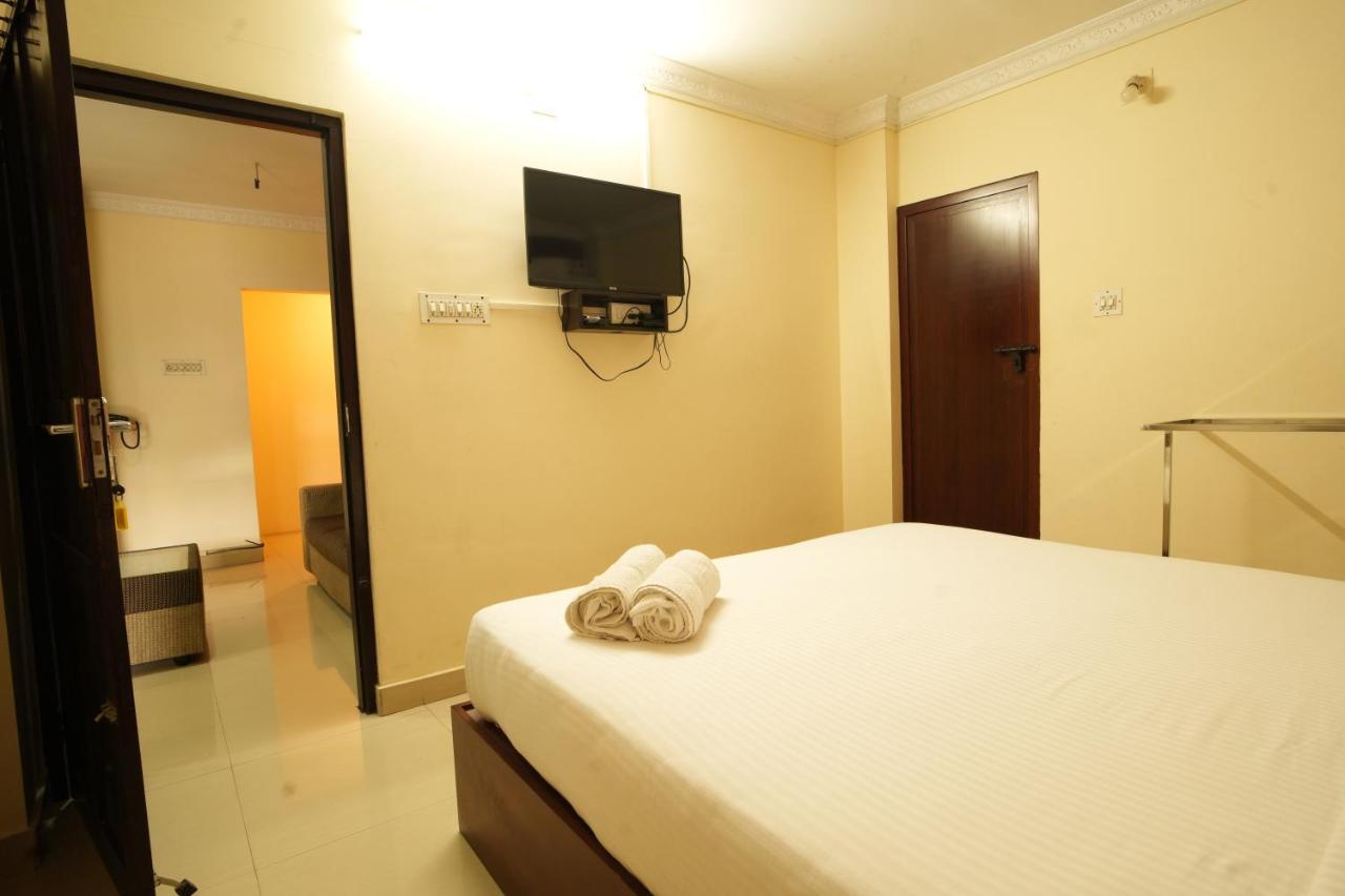 K V Suites Kochi Bagian luar foto