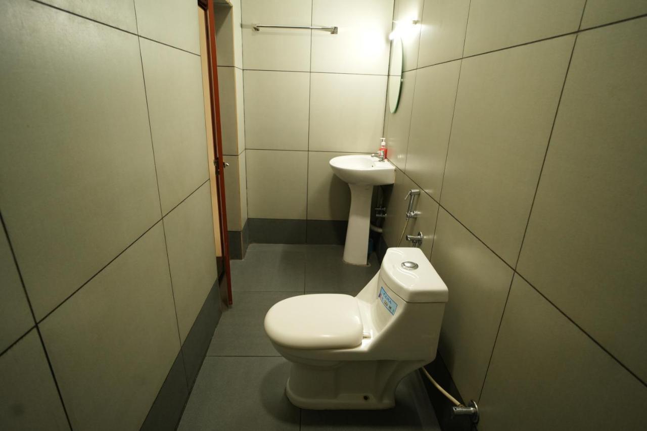 K V Suites Kochi Bagian luar foto