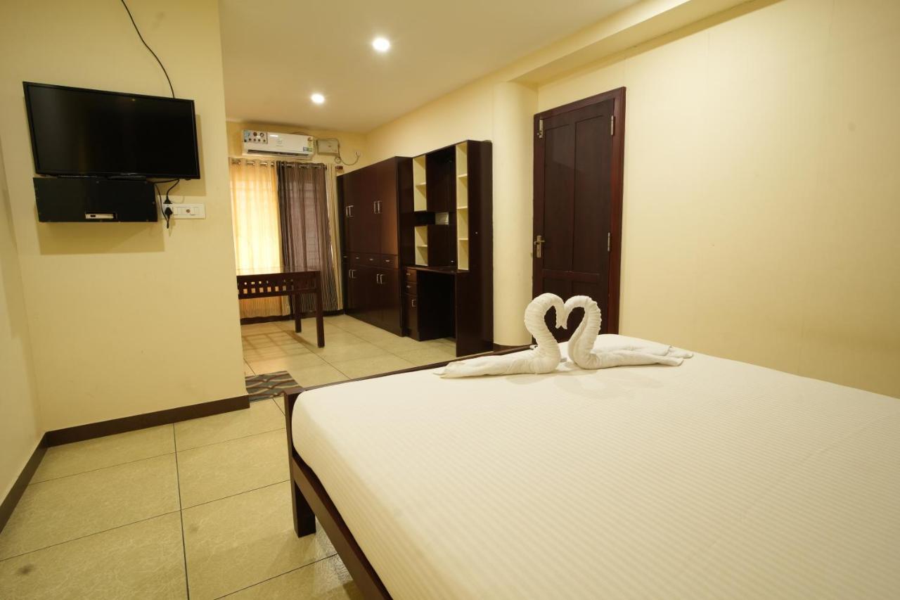 K V Suites Kochi Bagian luar foto