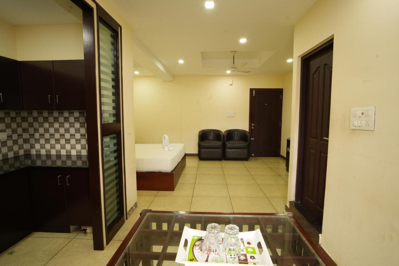 K V Suites Kochi Bagian luar foto