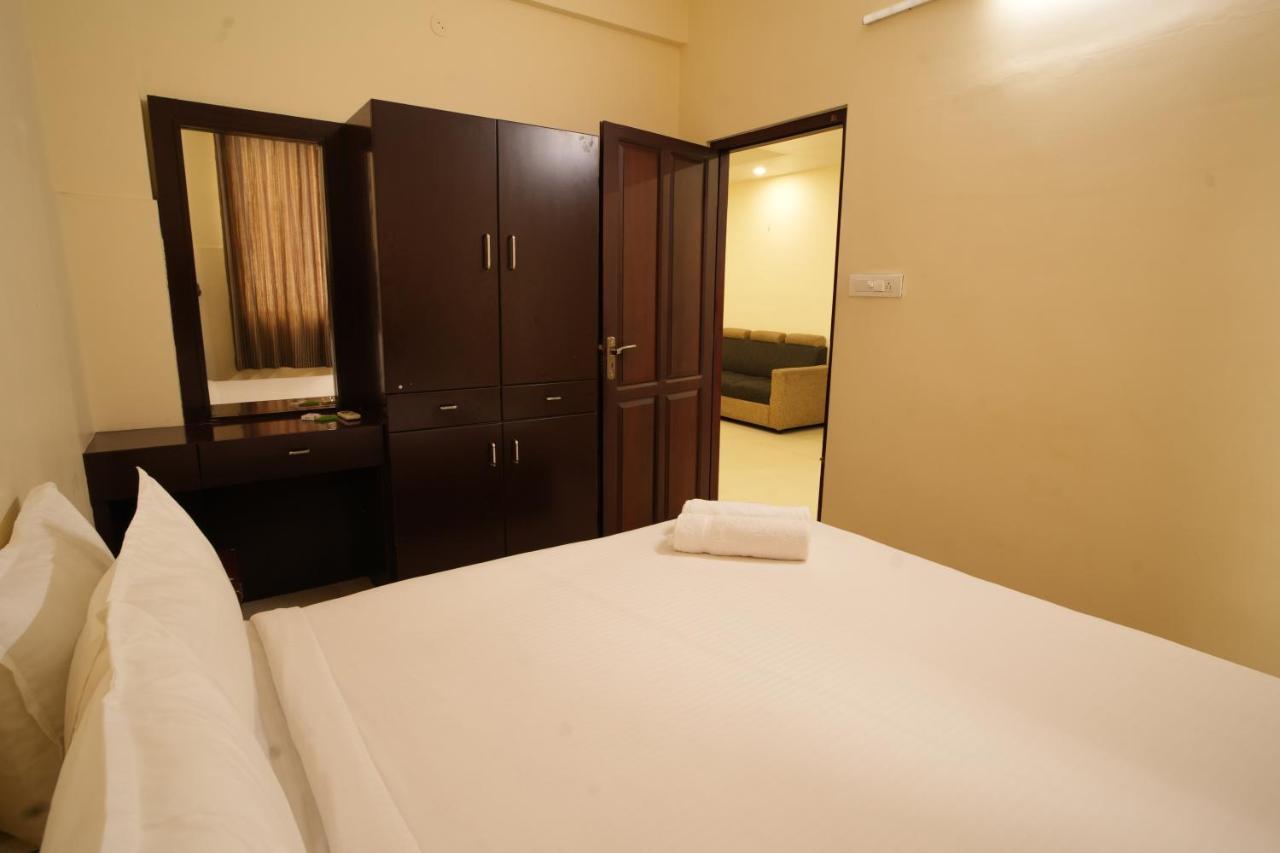 K V Suites Kochi Bagian luar foto