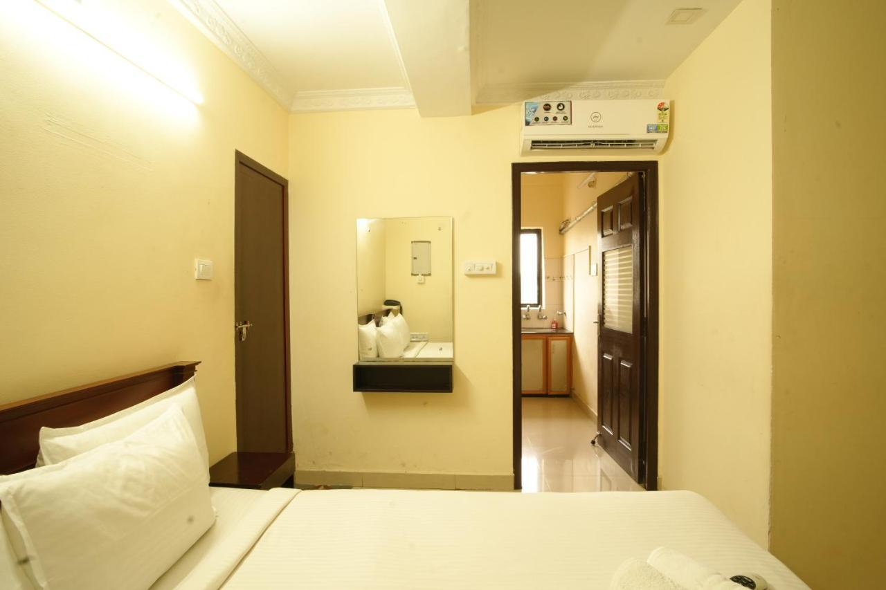 K V Suites Kochi Bagian luar foto