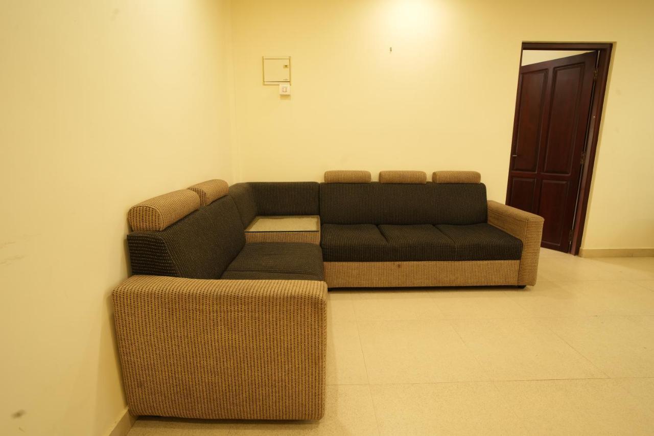 K V Suites Kochi Bagian luar foto