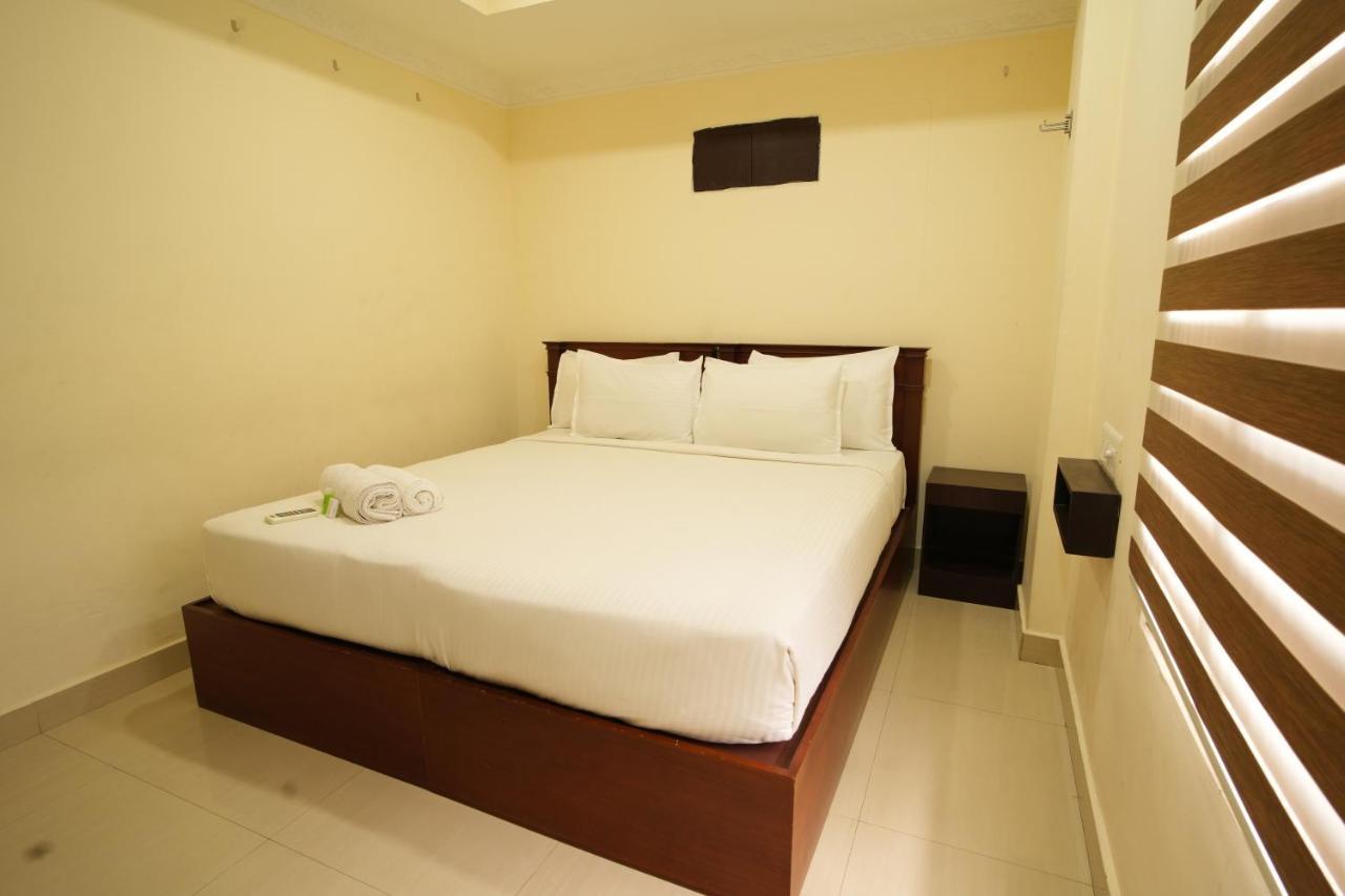 K V Suites Kochi Bagian luar foto