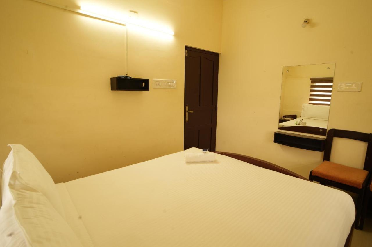 K V Suites Kochi Bagian luar foto