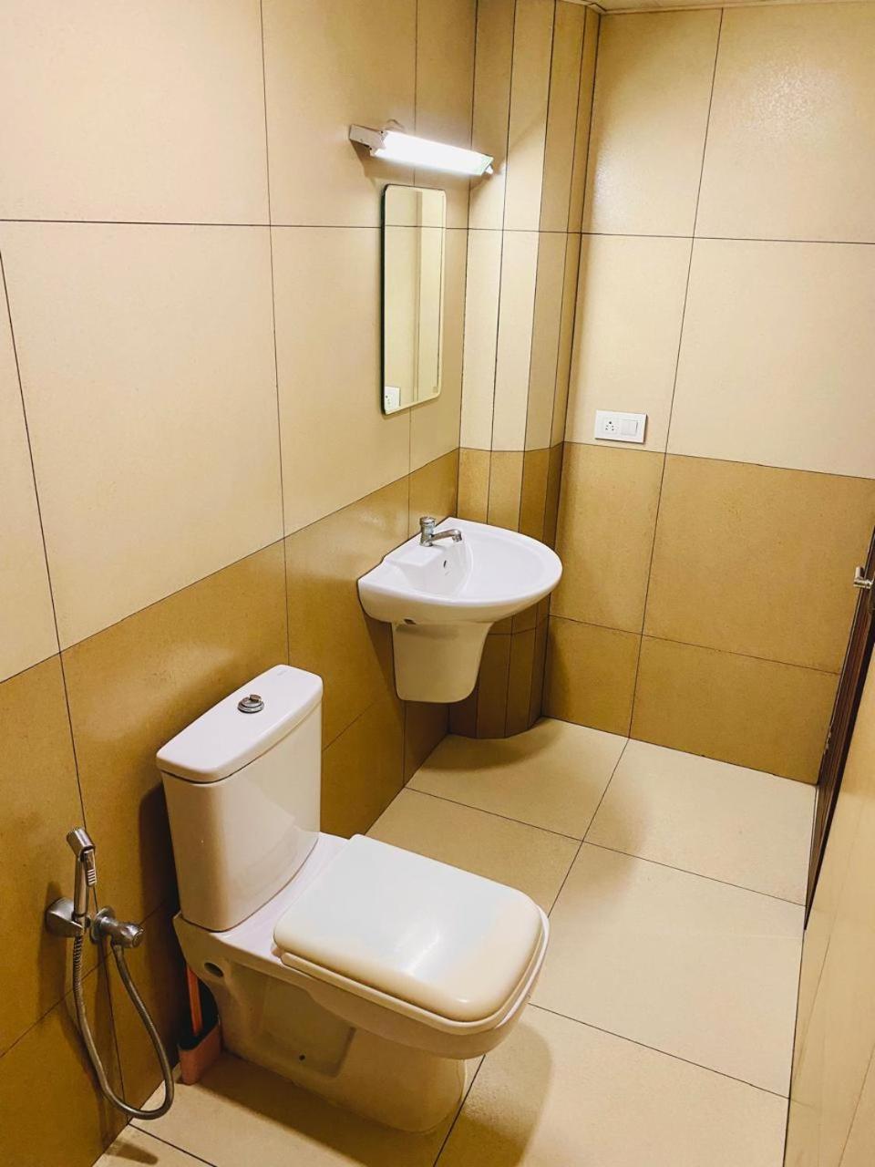 K V Suites Kochi Bagian luar foto