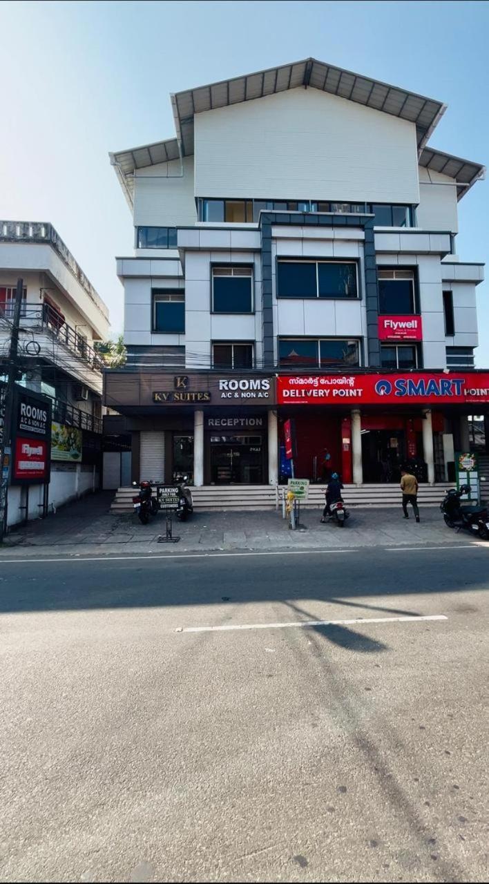 K V Suites Kochi Bagian luar foto