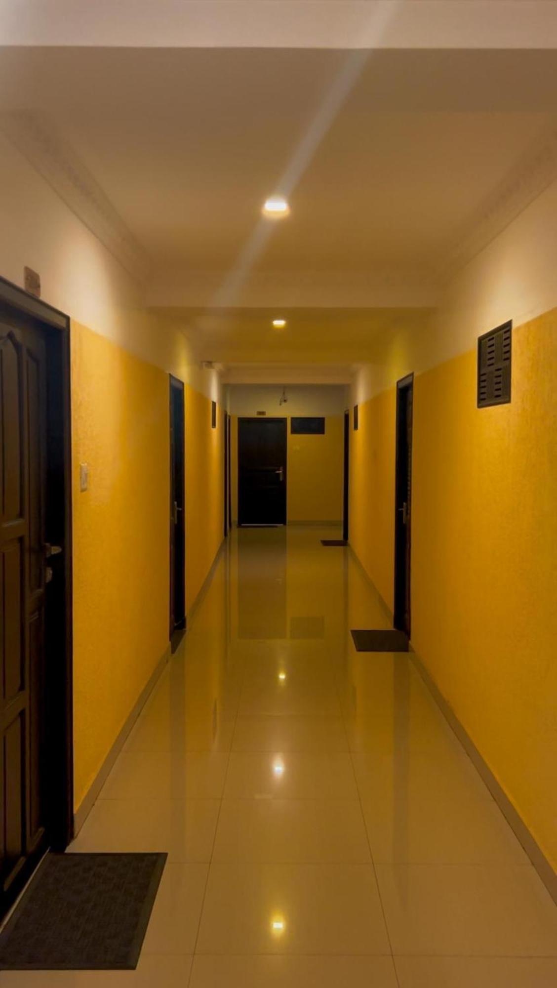 K V Suites Kochi Bagian luar foto