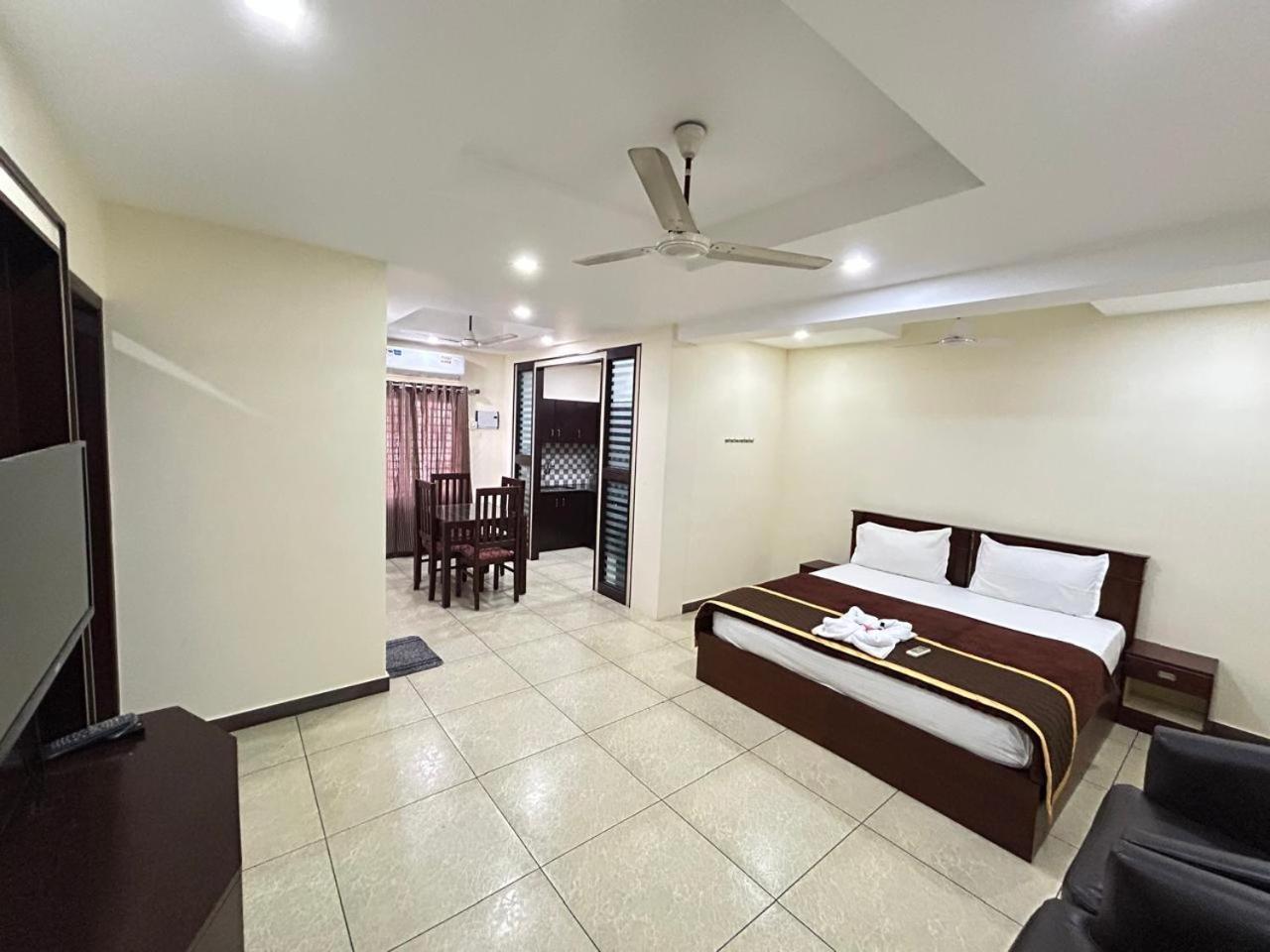 K V Suites Kochi Bagian luar foto