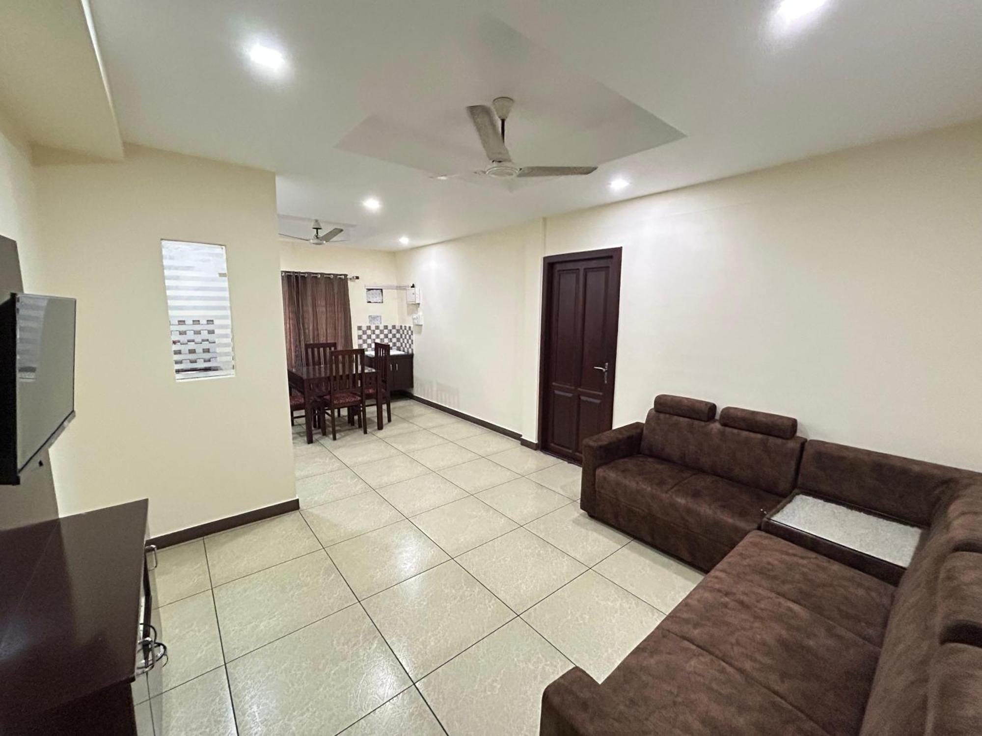 K V Suites Kochi Bagian luar foto