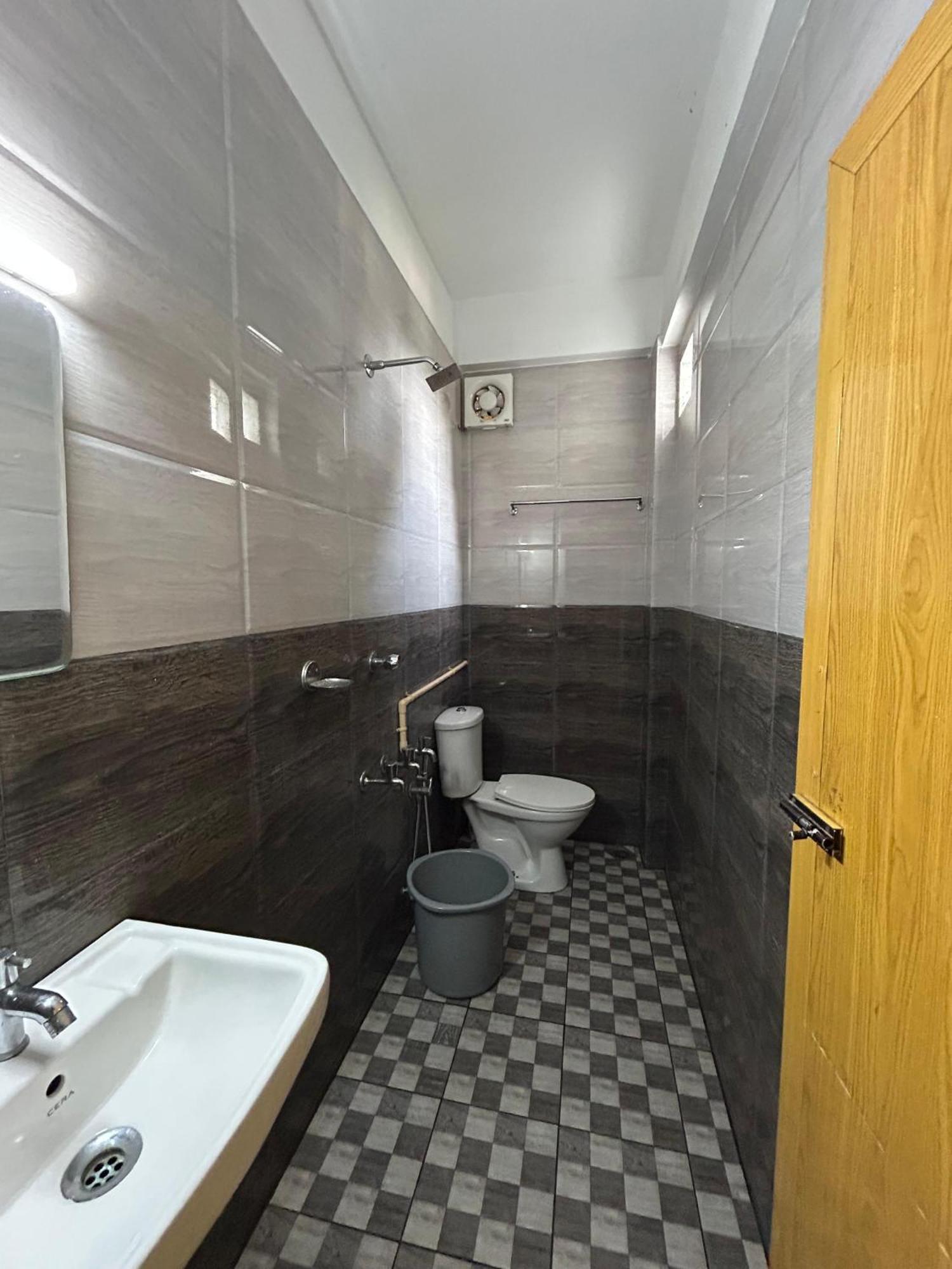 K V Suites Kochi Bagian luar foto